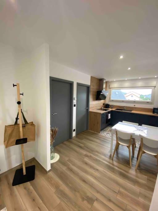 Appartement Climatise Charmes  Εξωτερικό φωτογραφία