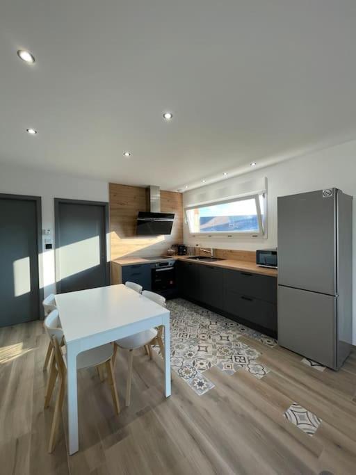 Appartement Climatise Charmes  Εξωτερικό φωτογραφία