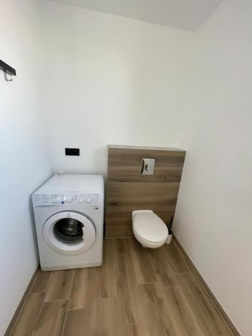 Appartement Climatise Charmes  Εξωτερικό φωτογραφία