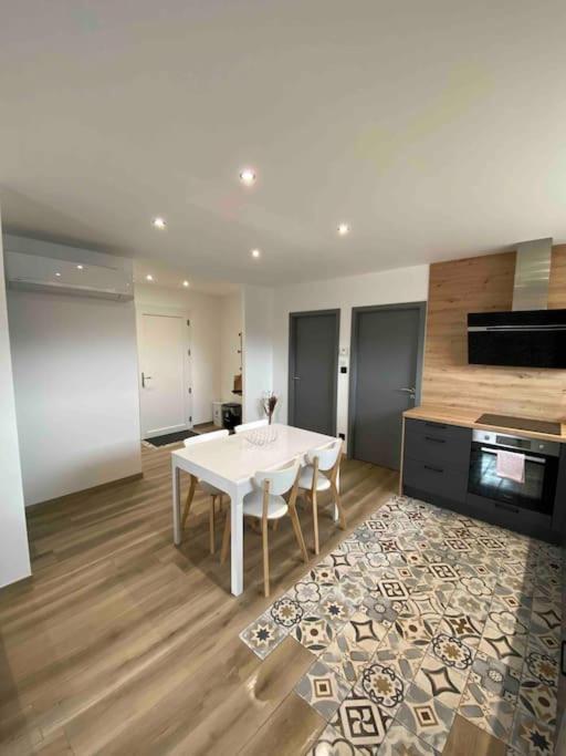 Appartement Climatise Charmes  Εξωτερικό φωτογραφία