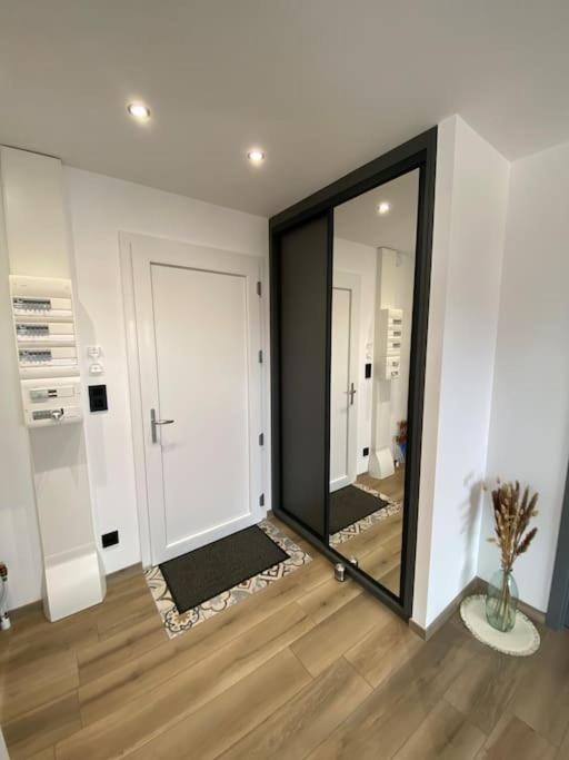 Appartement Climatise Charmes  Εξωτερικό φωτογραφία