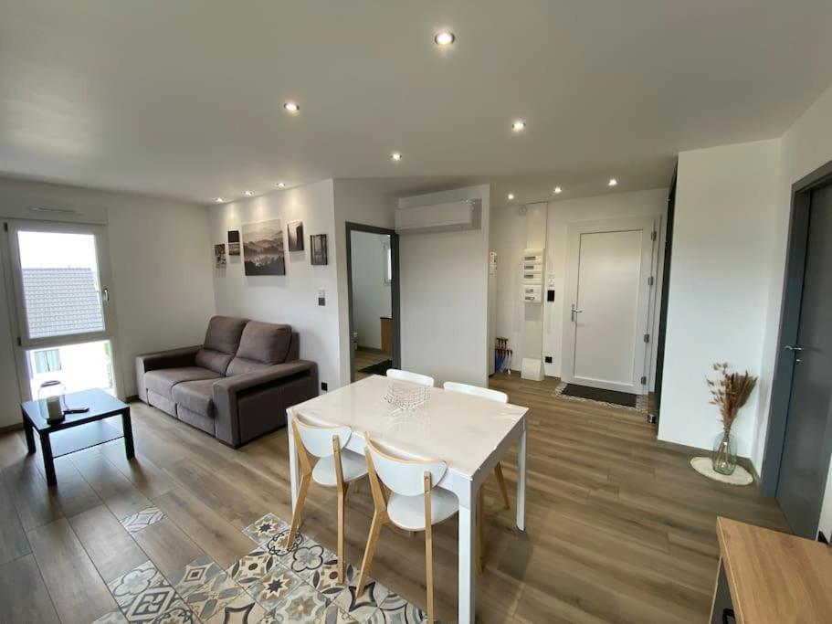 Appartement Climatise Charmes  Εξωτερικό φωτογραφία